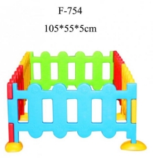 Разноцветный детский игровой заборчик Vasia F-754 FAMILY, размер - 105 x 55 x 5 см 